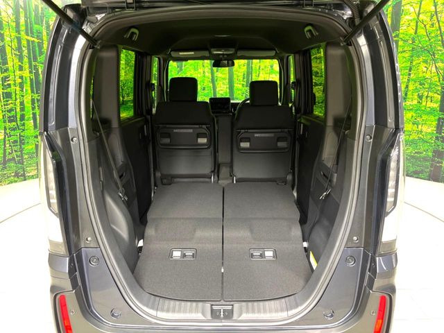 普段のお買い物や通勤、送迎等に十分な荷室スペースを確保しております。セカンドシートを倒すと、大きな荷物の積載も可能です♪
