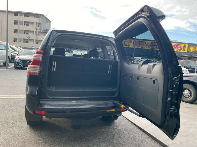 彦根インターからお車で3分とアクセス便利!近くには有名観光地の彦根城もありますので、観光と合わせてのご来店も良いですね♪活気溢れる自慢のスタッフがお客様のご来店をお待ちしております!