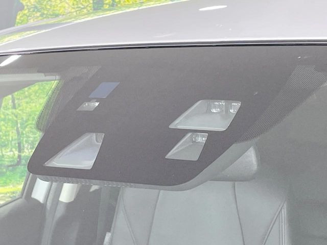 【スマートシティブレーキサポート】低速走行中に前方の車両等を認識し、衝突しそうな時は警報とブレーキで衝突回避と被害軽減をアシスト。より安全にドライブをお楽しみいただけます。