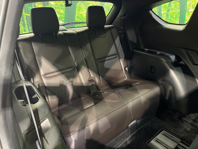 3列目シートはもちろん状態良好☆大人でもゆったりと座って頂けますので、大人数でのお出かけもラクラクです♪ご家族で、気の知れた仲間で、ドライブに行くのが楽しみですね♪