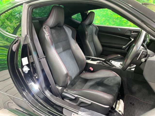 �y�n�[�t���U�[�V�[�g�z�������ƍ���S�n�𗼗������l�C�̃V�[�g���w�ʁE���ʂ̃t�@�u���b�N�f�ނ́A�ʋC���̗ǂ��⊊��ɂ����ɗD��Ă��܂��B�C���╞���ɍ��E���ꂸ���K�ɂ���肢�������܂��B