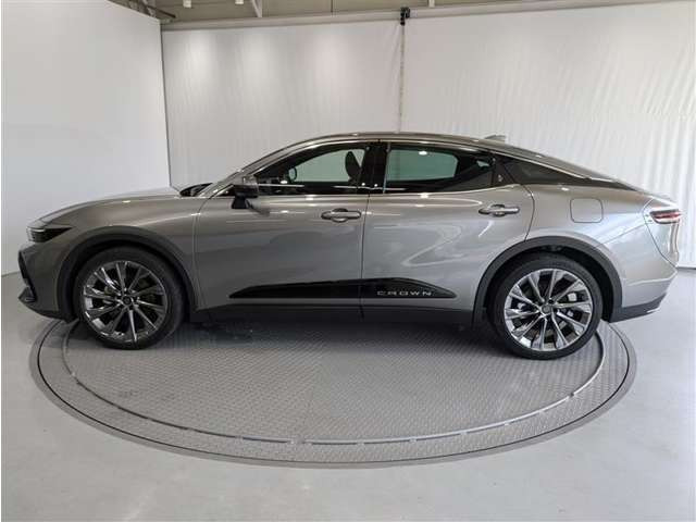 クラウンクロスオーバー2.5 G アドバンスト レザー パッケージ E-Four 4WD