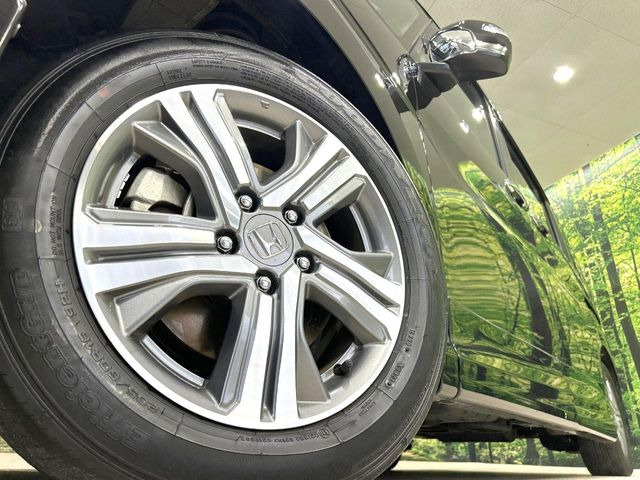 【純正16インチアルミホイール】外観にマッチした純正アルミホイールを装着しております。各種社外アルミホイールや、スタッドレスタイヤも取扱いしております。是非ご相談ください♪