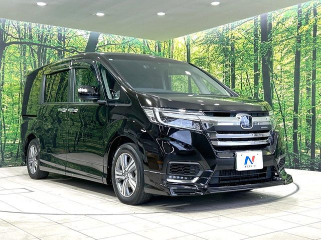 高透明度のガラス皮膜で撥水はもちろん、上質なツヤ・光沢を実現。紫外線や酸性雨から大切な愛車を保護し、色あせ・劣化を防止。「弾スプラッシュコート」、「弾プリミッサコート」からお選びいただけます。