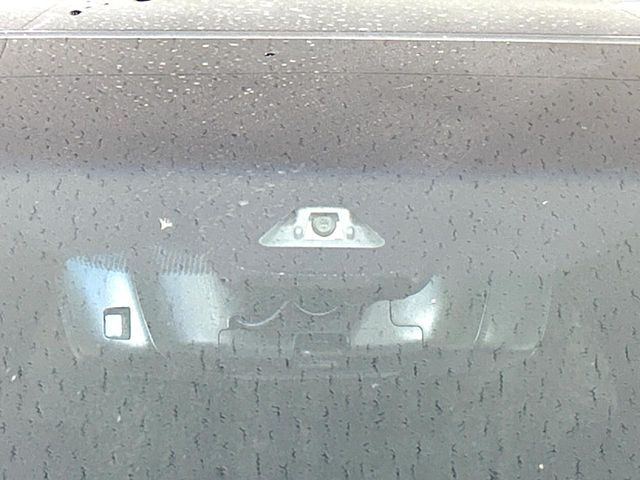 【ホンダセンシング】走行中に前方の車両等を認識し、衝突しそうな時は警報とブレーキで衝突回避と被害軽減をアシスト。より安全にドライブをお楽しみいただけます。