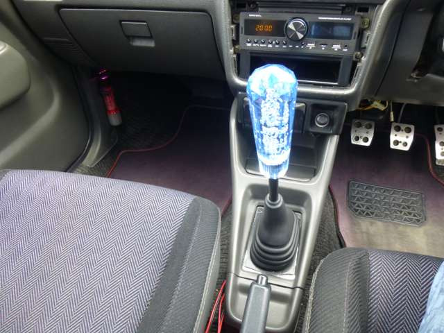 純正フロア5速です。