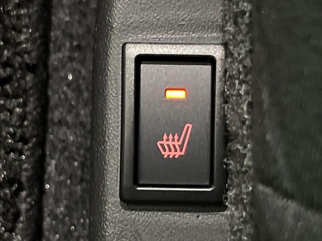 【シートヒーター】寒い日に重宝するシートヒーター!エアコンより早く温まってくれるので寒がりの人も安心ですね♪エアコンの温風は乾燥するから苦手、という方にもをおすすめです。