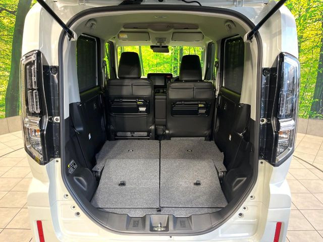 ���i�̂���������ʋ΁A���}���ɏ\���ȉ׎��X�y�[�X���m�ۂ��Ă���܂��B�Z�J���h�V�[�g��|���ƁA�傫�ȉו��̐ύڂ��\�ł���