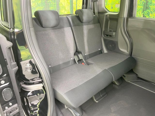 高品質なオリジナルフロアマットもオプションにてご用意しております。お好きなデザインやカラーをお車に合わせて選んでいただくことができます♪