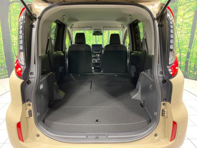 ���i�̂���������ʋ΁A���}���ɏ\���ȉ׎��X�y�[�X���m�ۂ��Ă���܂��B�Z�J���h�V�[�g��|���ƁA�傫�ȉו��̐ύڂ��\�ł���