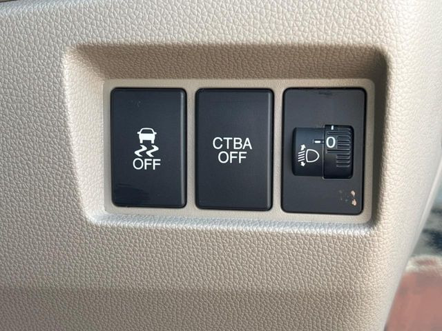 【シティブレーキアクティブシステム】低速走行中に前方の車両等を認識し、衝突しそうな時は警報とブレーキで衝突回避と被害軽減をアシスト。より安全にドライブをお楽しみいただけます。