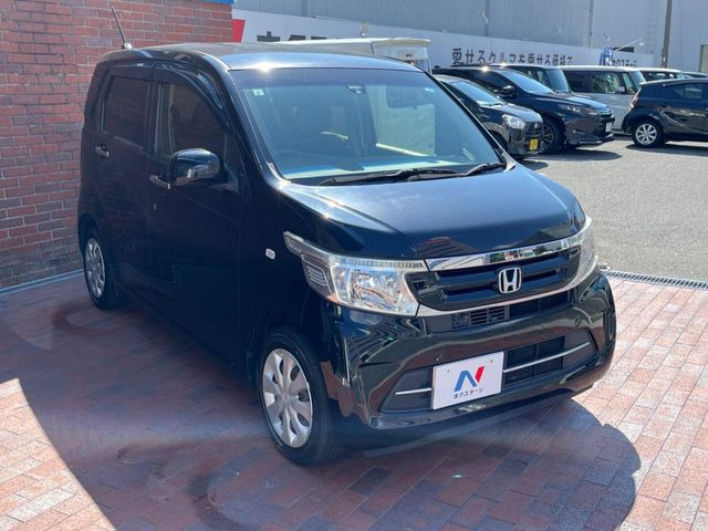 高透明度のガラス皮膜で撥水はもちろん、上質なツヤ・光沢を実現。紫外線や酸性雨から大切な愛車を保護し、色あせ・劣化を防止。「弾スプラッシュコート」、「弾プリミッサコート」からお選びいただけます。