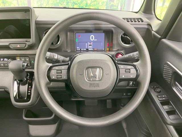 ステアリングも使用感が少なく、きれいな状態となっております♪