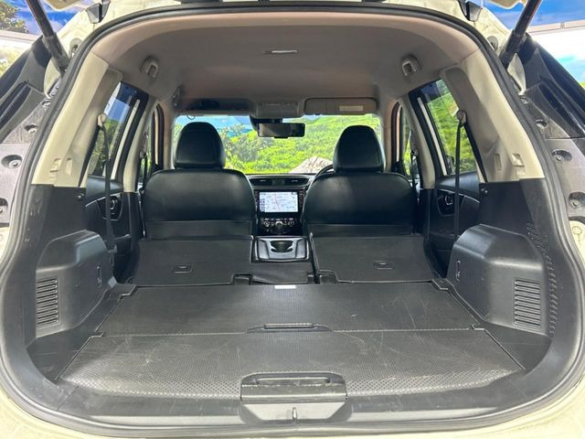 ���i�̂���������ʋ΁A���}���ɏ\���ȉ׎��X�y�[�X���m�ۂ��Ă���܂��B�Z�J���h�V�[�g��|���ƁA�傫�ȉו��̐ύڂ��\�ł���