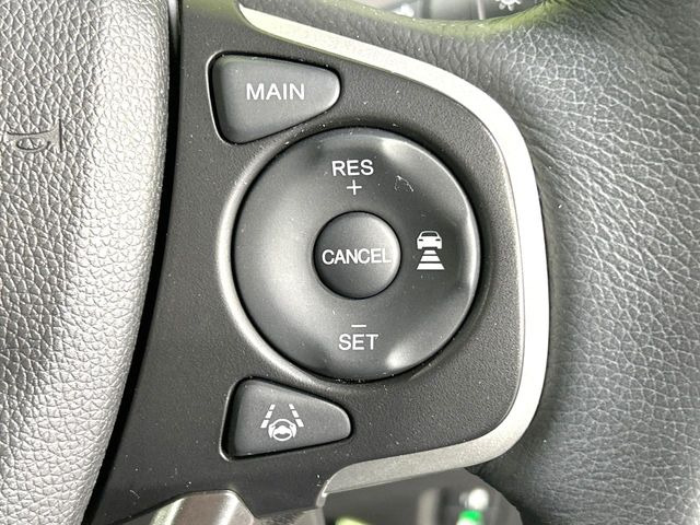 【アダプティブクルーズコントロール】高速道路での長距離走行が楽に!!自動で速度を保つクルーズコントロールが、衝突軽減システムと連携し、前方の車両を感知して車間を保つように速度調節してくれます!!