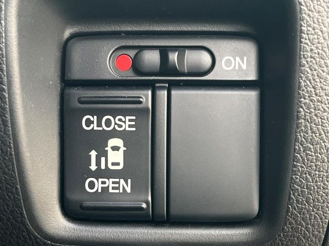 【パワースライドドア】スマートキーや運転席のスイッチでスライドドアの開閉が可能♪電動だから力を入れてドアを開ける必要が無く、小さいお子様でも、重い荷物を持っている時もラクに開け閉めできます♪