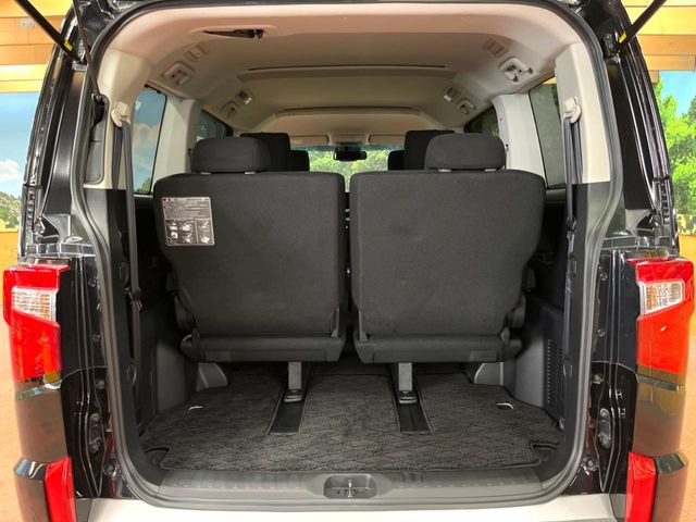 普段のお買い物や通勤、送迎等に十分な荷室スペースを確保しております。セカンドシートを倒すと、大きな荷物の積載も可能です♪