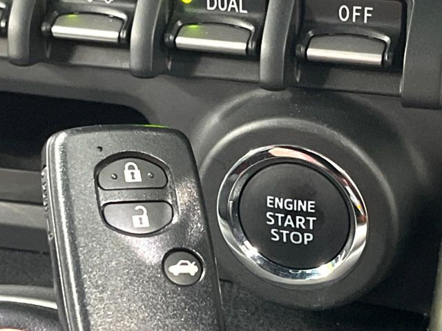 �y�X�}�[�g�L�[�z�J�o����|�P�b�g�ɓ��ꂽ�܂܂ł��h�A�̎{���E�������\�ȃX�}�[�g�L�[�𑕔��B�G���W���̃I���E�I�t�����J�M�����o���K�v����������Ƃ��Ă��֗��ł���