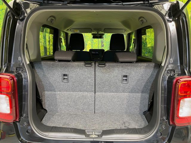 ���i�̂���������ʋ΁A���}���ɏ\���ȉ׎��X�y�[�X���m�ۂ��Ă���܂��B�Z�J���h�V�[�g��|���ƁA�傫�ȉו��̐ύڂ��\�ł���