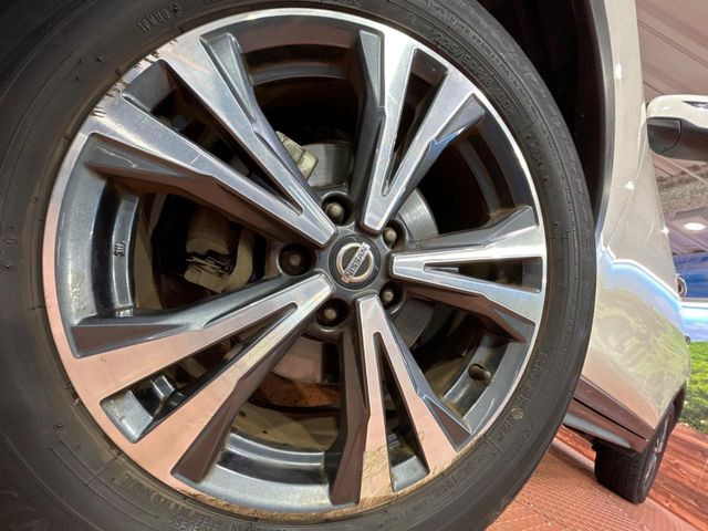 �y����18�C���`�A���~�z�C�[���z�O�ςɃ}�b�`���������A���~�z�C�[���𑕒����Ă���܂��B�e��ЊO�A���~�z�C�[����A�X�^�b�h���X�^�C�����戵�����Ă���܂��B���񂲑��k����������