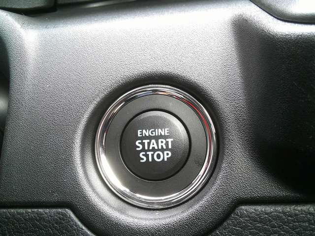 ★キーレスプッシュスタートシステム★エンジンスタートは最近はやりのプッシュスタート!鍵を車内に持ち込めばシリンダーに差し込まなくともボタン1つでエンジンがかかる★