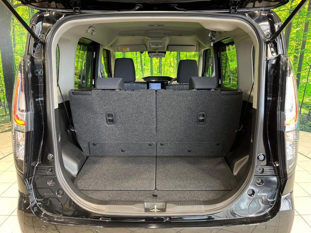 普段のお買い物や通勤、送迎等に十分な荷室スペースを確保しております。セカンドシートを倒すと、大きな荷物の積載も可能です♪
