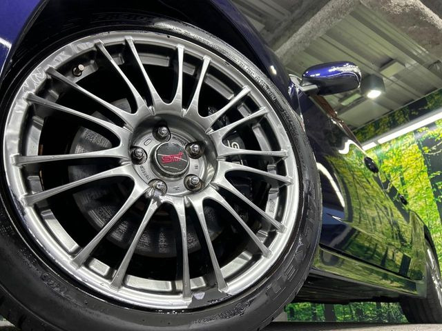 �y�O���[�h��p����18�C���`�A���~�z�C�[���z�f�U�C�����̍��������A���~�z�C�[���𑕒����Ă���܂��B�e��ЊO�A���~�z�C�[����A�X�^�b�h���X�^�C�����戵�����Ă���܂��B���񂲑��k����������