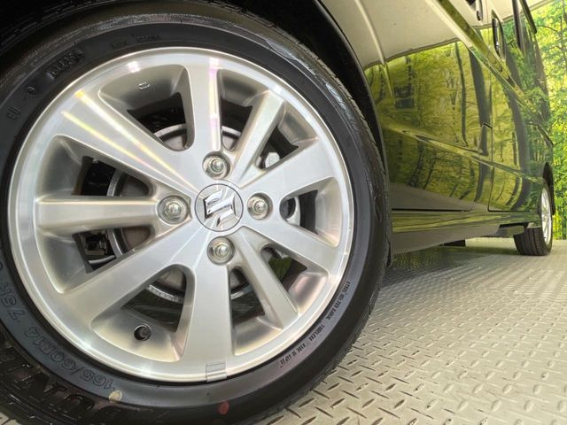 【純正アルミホイール】外観にマッチした純正アルミホイールを装着しております。各種社外アルミホイールや、スタッドレスタイヤも取扱いしております。是非ご相談ください♪