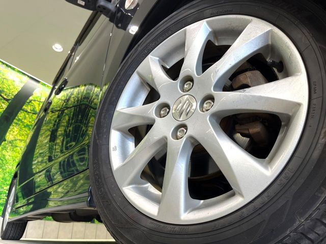【純正15インチアルミホイール】外観にマッチした純正アルミホイールを装着しております。各種社外アルミホイールや、スタッドレスタイヤも取扱いしております。是非ご相談ください♪