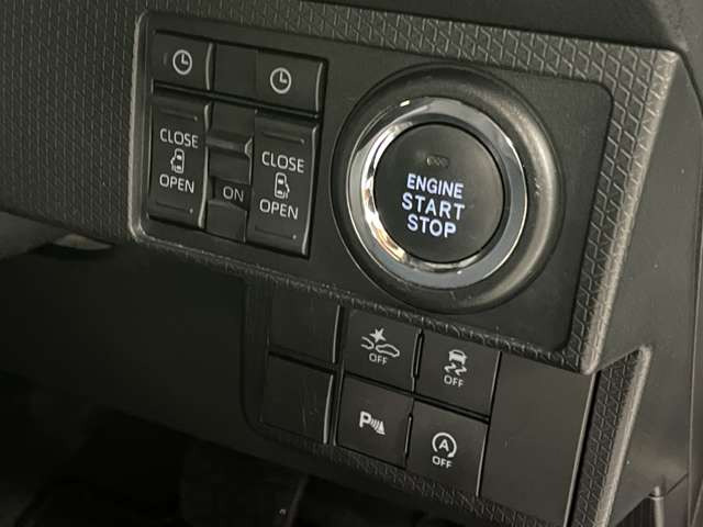 ���D�݂̃I�v�V�����𑕒����Č�[�Ԃ��邱�Ƃ��\�ł��B�i�r�E�o�b�N�J�����EETC�E��ȃt���b�v�_�E�����j�^�[�E�R�[�e�B���O�E�V�[�g�J�o�[�E�h���C�u���R�[�_�[�E�G���W���X�^�[�^�[ �ȂǂȂǎ戵����!