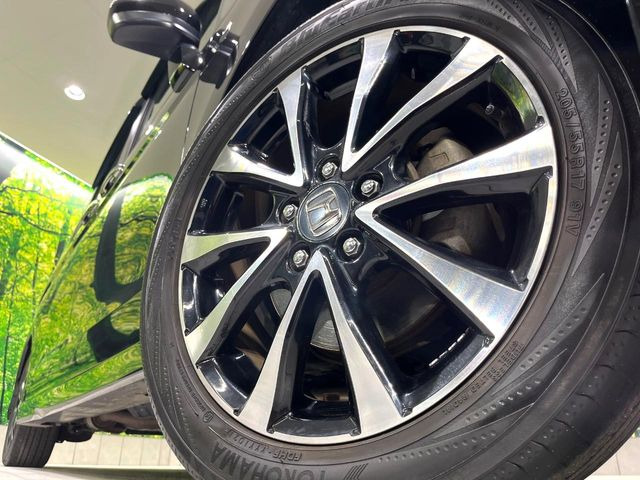 �y����17�C���`�A���~�z�C�[���z�O�ςɃ}�b�`���������A���~�z�C�[���𑕒����Ă���܂��B�e��ЊO�A���~�z�C�[����A�X�^�b�h���X�^�C�����戵�����Ă���܂��B���񂲑��k����������