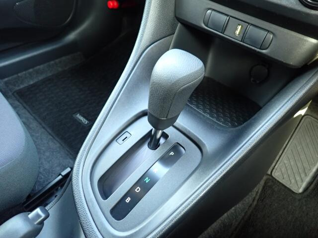 シフトノブはスレがなく、きれいな状態です。いつでも触れる部分がきれいだと大切に乗られていたことが分かりますよ。