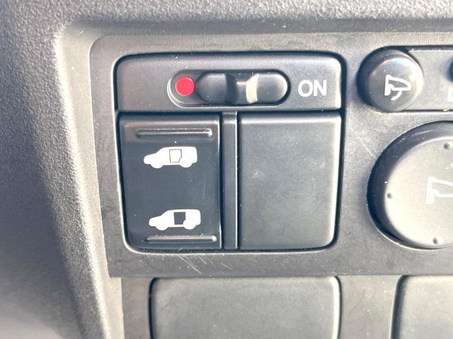 �y�p���[�X���C�h�h�A�z�X�}�[�g�L�[��^�]�Ȃ̃X�C�b�`�ŃX���C�h�h�A�̊J���\���d��������͂����ăh�A���J����K�v�������A���������q�l�ł��A�d���ו��������Ă��鎞�����N�ɊJ���߂ł��܂���