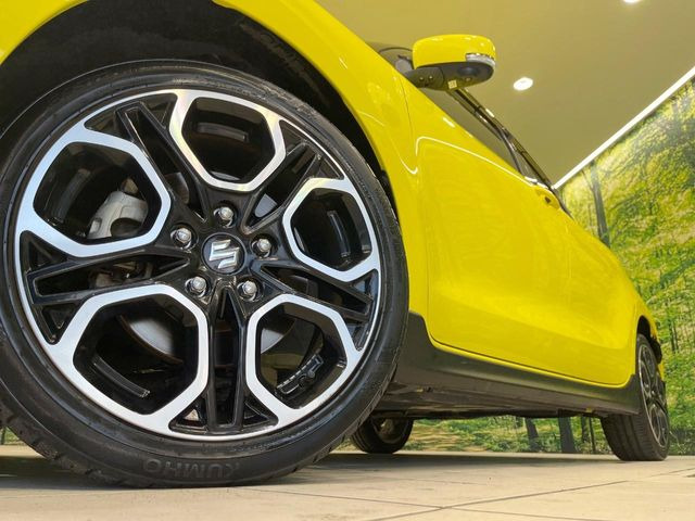 �y����17�C���`�A���~�z�C�[���z�O�ςɃ}�b�`���������A���~�z�C�[���𑕒����Ă���܂��B�e��ЊO�A���~�z�C�[����A�X�^�b�h���X�^�C�����戵�����Ă���܂��B���񂲑��k����������