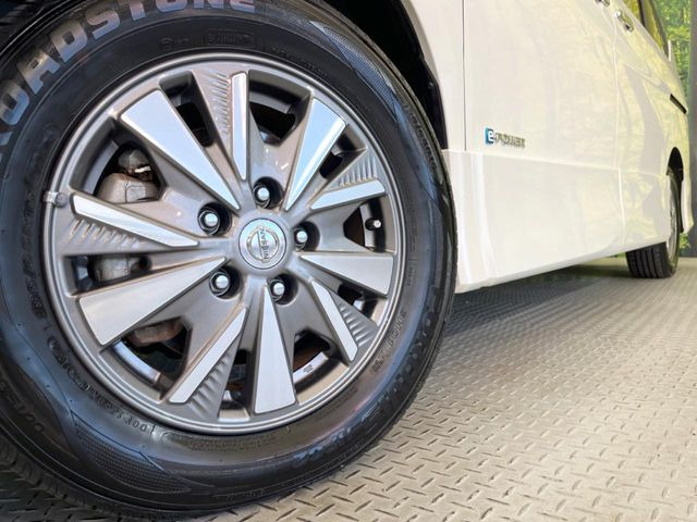 �y�����A���~�z�C�[���z�O�ςɃ}�b�`���������A���~�z�C�[���𑕒����Ă���܂��B�e��ЊO�A���~�z�C�[����A�X�^�b�h���X�^�C�����戵�����Ă���܂��B���񂲑��k����������