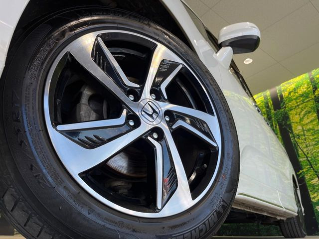 �y����17�C���`�A���~�z�C�[���z�O�ςɃ}�b�`���������A���~�z�C�[���𑕒����Ă���܂��B�e��ЊO�A���~�z�C�[����A�X�^�b�h���X�^�C�����戵�����Ă���܂��B���񂲑��k����������