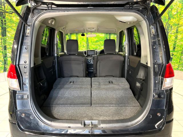 普段のお買い物や通勤、送迎等に十分な荷室スペースを確保しております。セカンドシートを倒すと、大きな荷物の積載も可能です♪