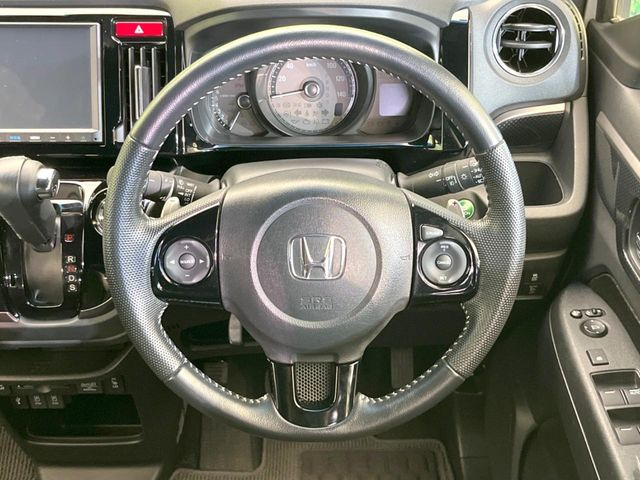 �y�����v�����X�e�A�����O�z�㎿�Ȋv���g�p���邱�ƂŁA��ɂ����������݂ƂĂ��^�]���₷���n���h���ł���