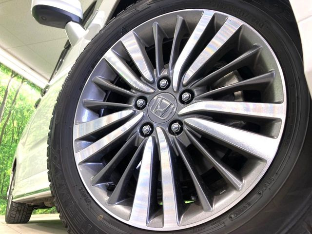 【純正17インチアルミホイール】外観にマッチした純正アルミホイールを装着しております。各種社外アルミホイールや、スタッドレスタイヤも取扱いしております。是非ご相談ください♪