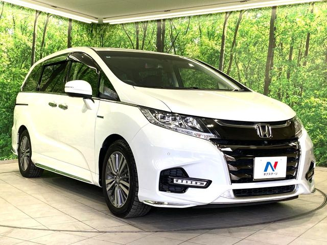 高透明度のガラス皮膜で撥水はもちろん、上質なツヤ・光沢を実現。紫外線や酸性雨から大切な愛車を保護し、色あせ・劣化を防止。「弾スプラッシュコート」、「弾プリミッサコート」からお選びいただけます。