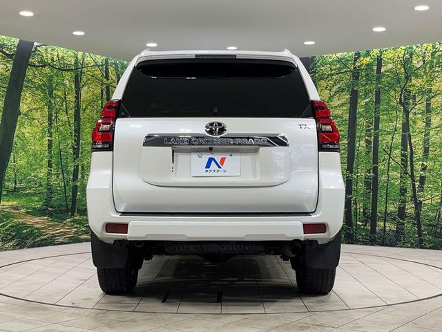 安心の最長10年・走行無制限保証(有償)をご用意。保証内容も充実はもちろん、無料点検&オイル交換や、年中無休の全国・24時間ロードサービスも付帯されておりますのでご安心下さい。