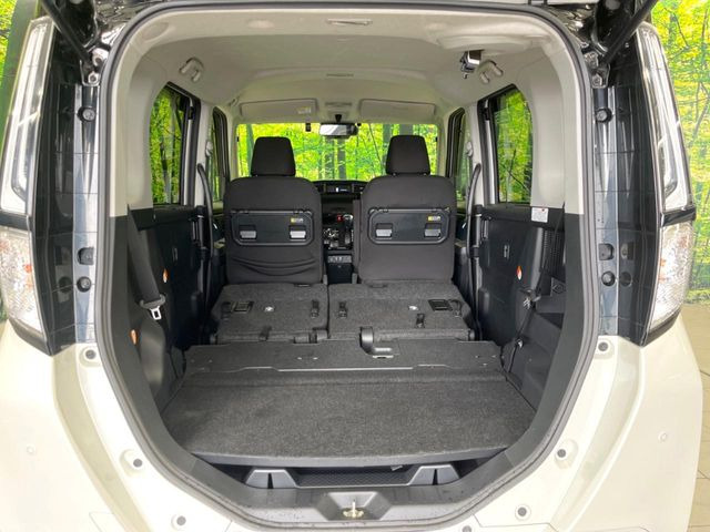 ���i�̂���������ʋ΁A���}���ɏ\���ȉ׎��X�y�[�X���m�ۂ��Ă���܂��B�Z�J���h�V�[�g��|���ƁA�傫�ȉו��̐ύڂ��\�ł���