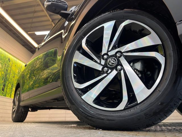 �y����17�C���`�A���~�z�C�[���z�O�ςɃ}�b�`���������A���~�z�C�[���𑕒����Ă���܂��B�e��ЊO�A���~�z�C�[����A�X�^�b�h���X�^�C�����戵�����Ă���܂��B���񂲑��k����������