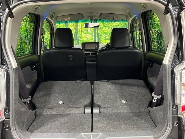 ���i�̂���������ʋ΁A���}���ɏ\���ȉ׎��X�y�[�X���m�ۂ��Ă���܂��B�Z�J���h�V�[�g��|���ƁA�傫�ȉו��̐ύڂ��\�ł���