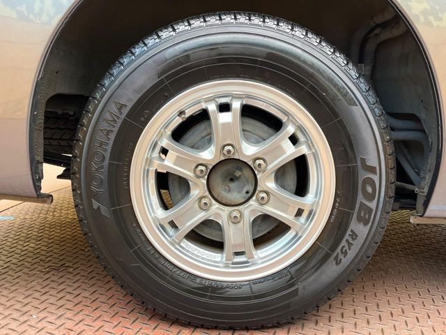 �y����15�C���`�A���~�z�C�[���z�O�ςɃ}�b�`���������A���~�z�C�[���𑕒����Ă���܂��B�e��ЊO�A���~�z�C�[����A�X�^�b�h���X�^�C�����戵�����Ă���܂��B���񂲑��k����������