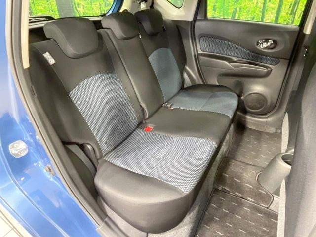 後部座席も気になるようなキズ・汚れやへたり等、大きなダメージはなく、良好な状態です。