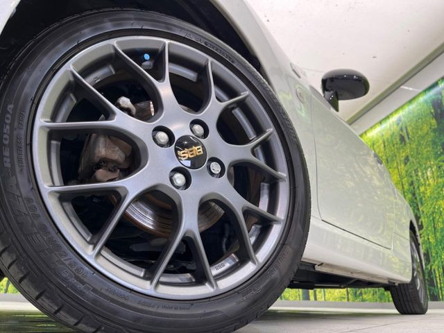 【16インチアルミホイール】外観にマッチした純正アルミホイールを装着しております。各種社外アルミホイールや、スタッドレスタイヤも取扱いしております。是非ご相談ください♪