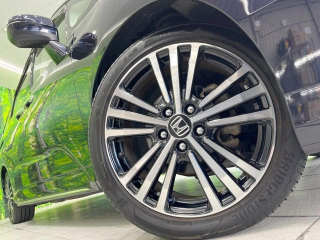 �y����17�C���`�A���~�z�C�[���z�O�ςɃ}�b�`���������A���~�z�C�[���𑕒����Ă���܂��B�e��ЊO�A���~�z�C�[����A�X�^�b�h���X�^�C�����戵�����Ă���܂��B���񂲑��k����������