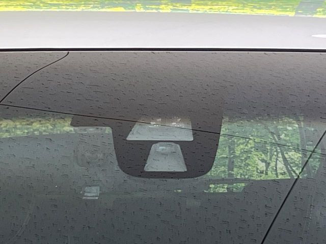 �y�z���_�Z���V���O�z���s���ɑO���̎ԗ�����F�����A�Փ˂������Ȏ��͌x��ƃu���[�L�ŏՓˉ���Ɣ�Q�y�����A�V�X�g�B�����S�Ƀh���C�u�����y���݂��������܂��B