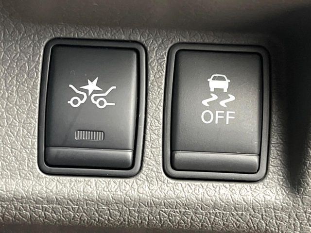 �y�G�}�[�W�F���V�[�u���[�L�z���s���ɑO���̎ԗ�����F�����A�Փ˂������Ȏ��͌x��ƃu���[�L�ŏՓˉ���Ɣ�Q�y�����A�V�X�g�B�����S�Ƀh���C�u�����y���݂��������܂��B